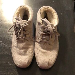 Gray TOMS Botas Faux Wool Lined